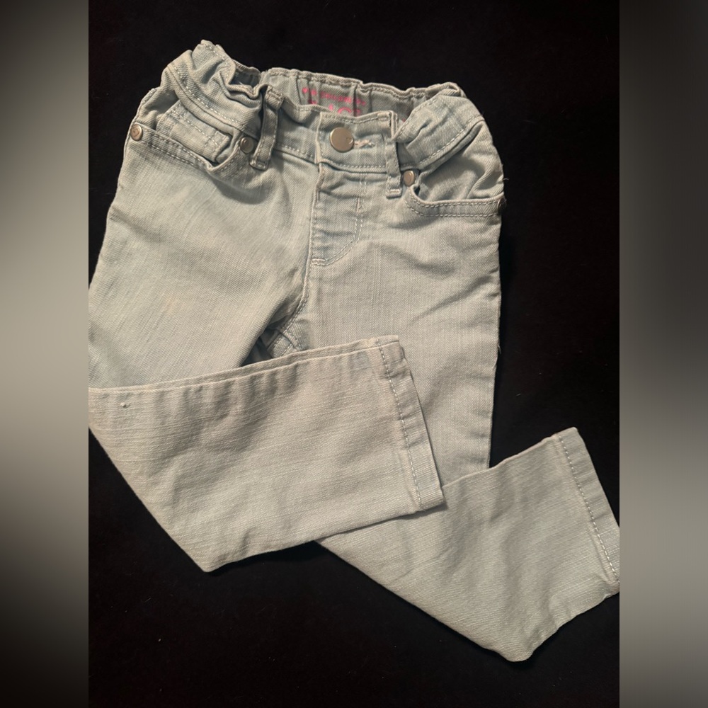 Children’s Place
Skinny jeans
Size: 2T
GUC light denim toddler girls